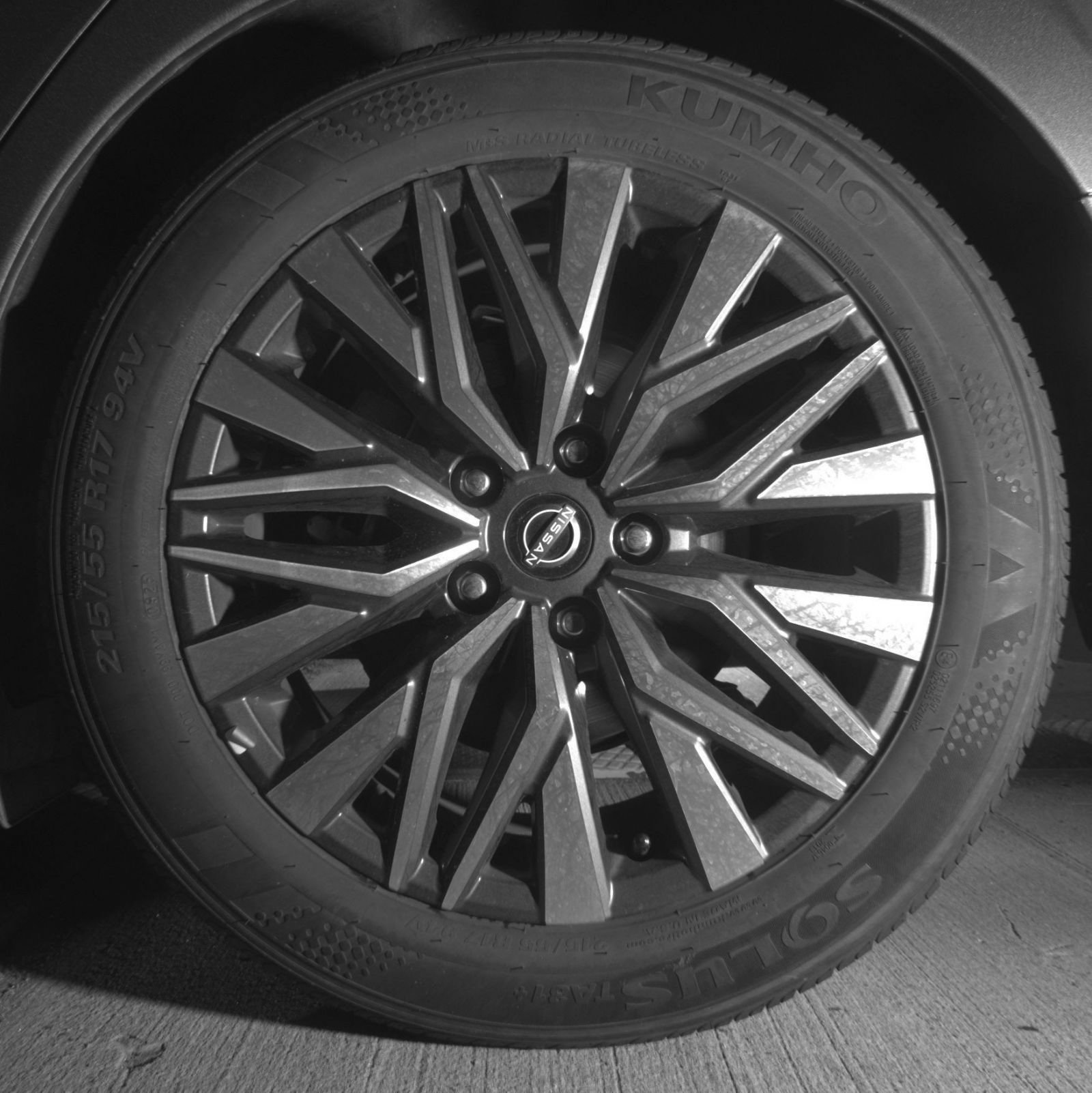 Used 2025 Nissan Altima 2.5 SV FWD image 14