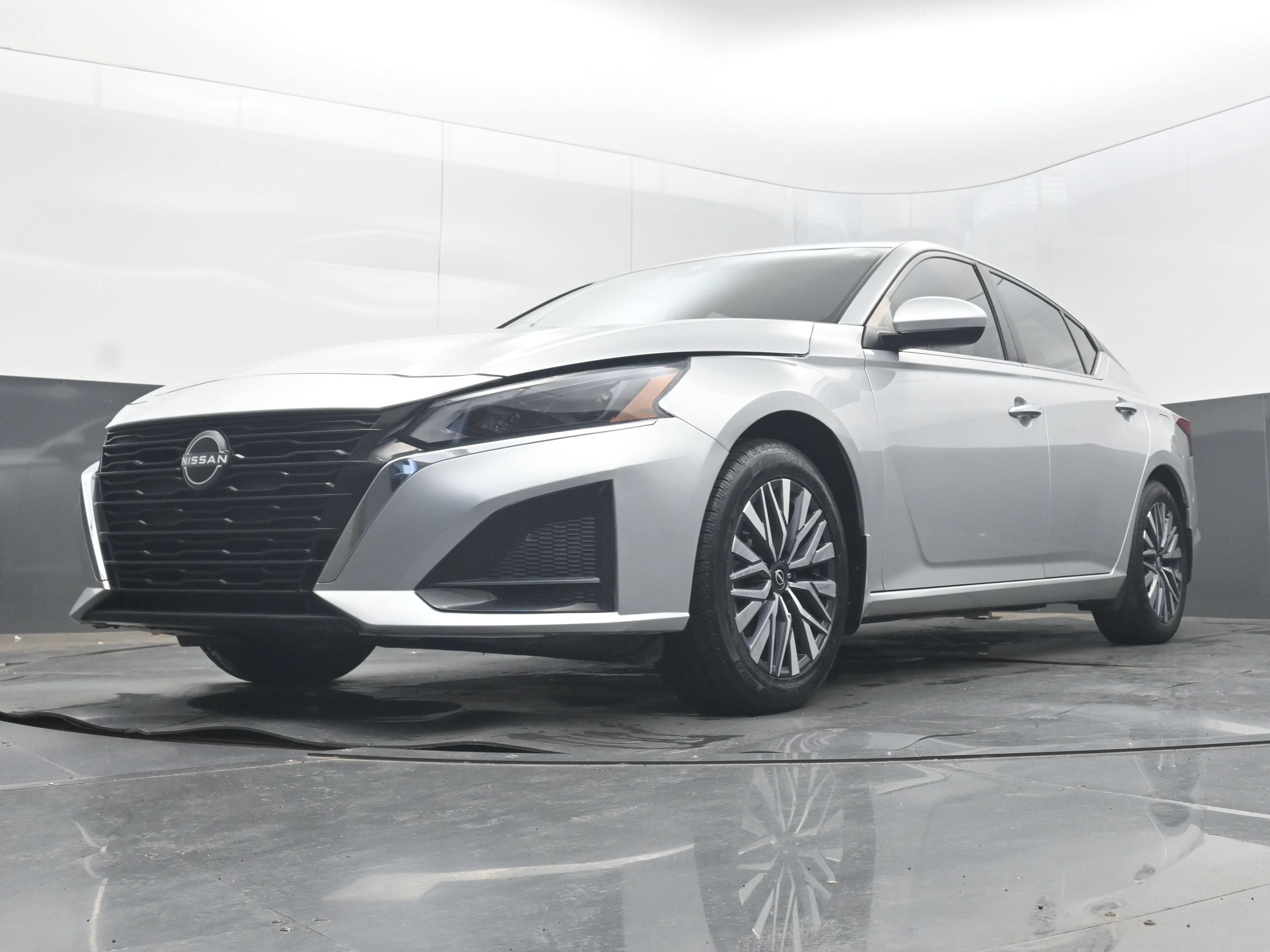 Used 2023 Nissan Altima 2.5 SV FWD image 25