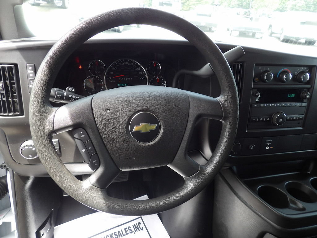 Used 2025 Chevrolet Express 2500 w/ Driver Convenience Package RWD image 20