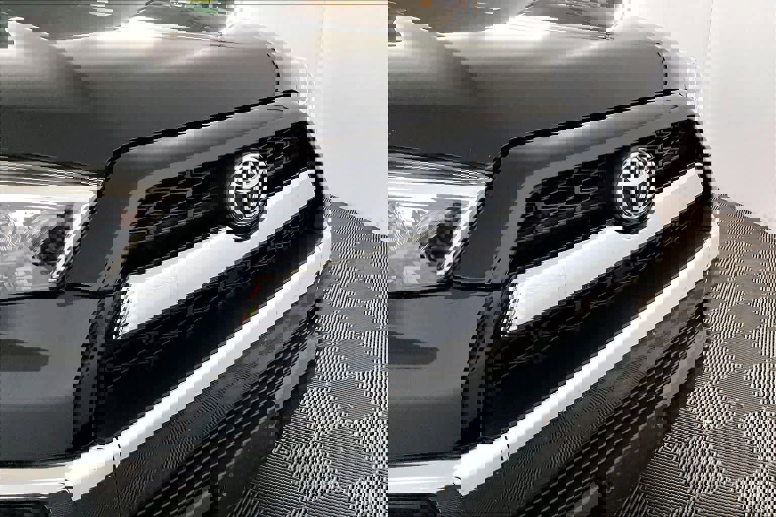 Used 2019 Toyota 4Runner Limited AWD/4WD image 29