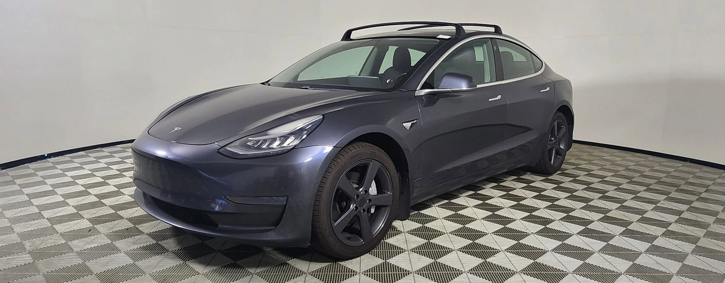 Used 2019 Tesla Model 3 Standard Range image 3