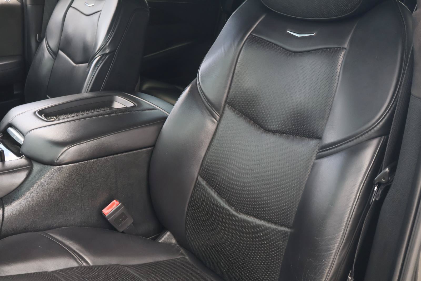 Used 2018 Cadillac Escalade Platinum AWD/4WD image 13