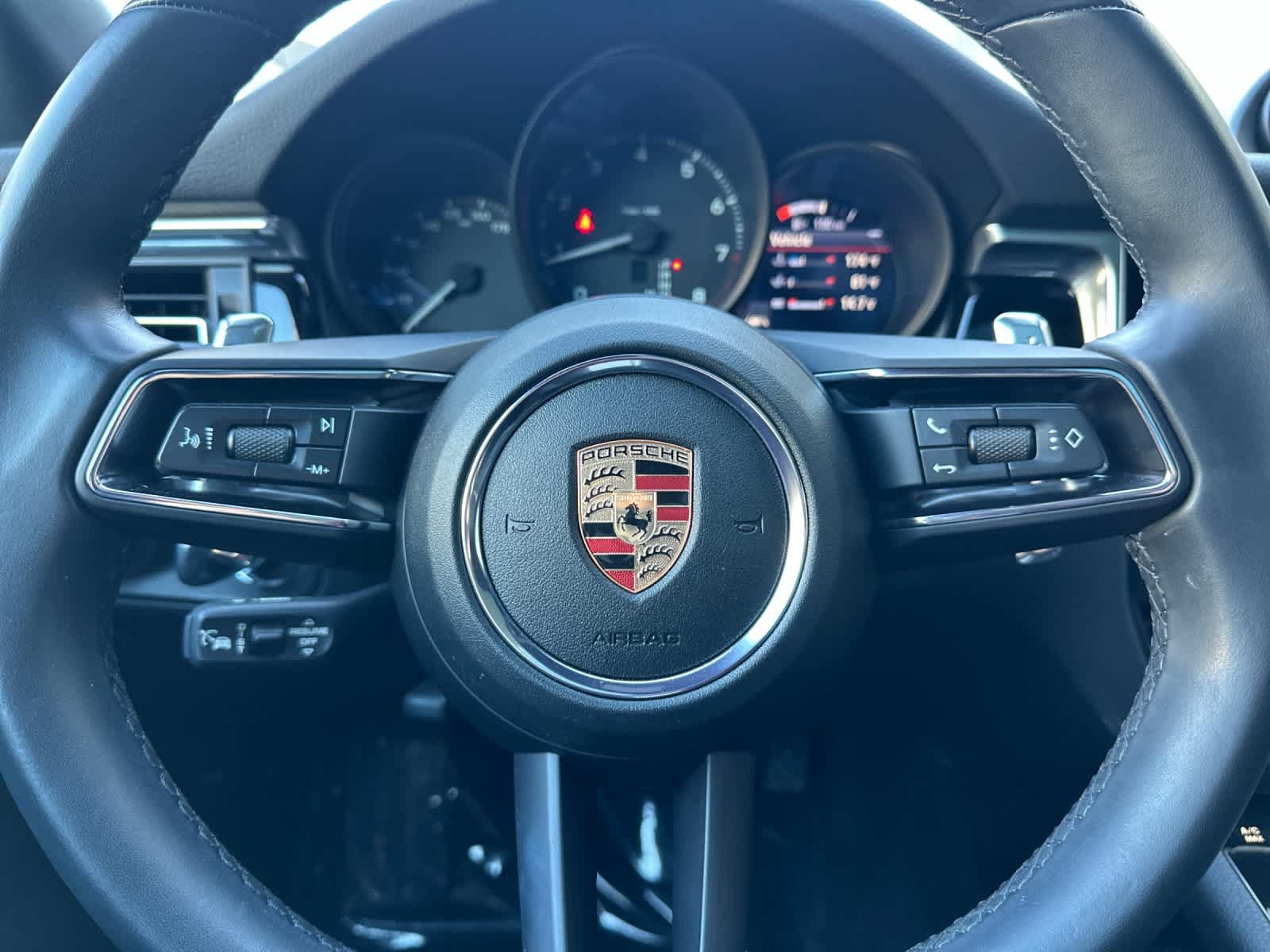 Certified 2025 Porsche Macan AWD/4WD image 25