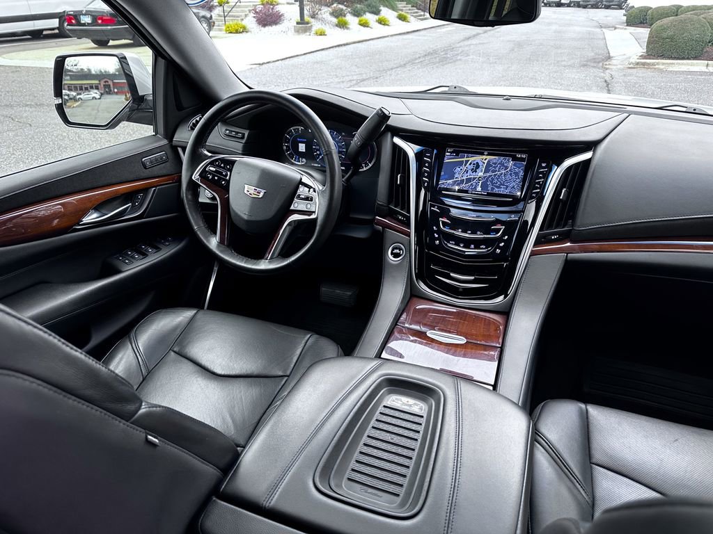 Used 2020 Cadillac Escalade Luxury image 39