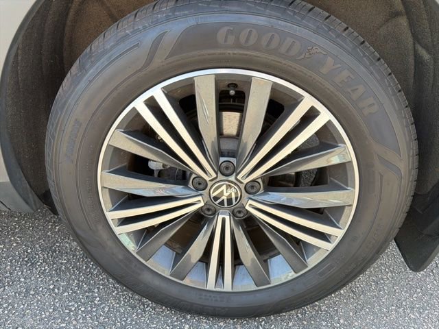 Certified 2024 Volkswagen Tiguan Wolfsburg Edition image 9
