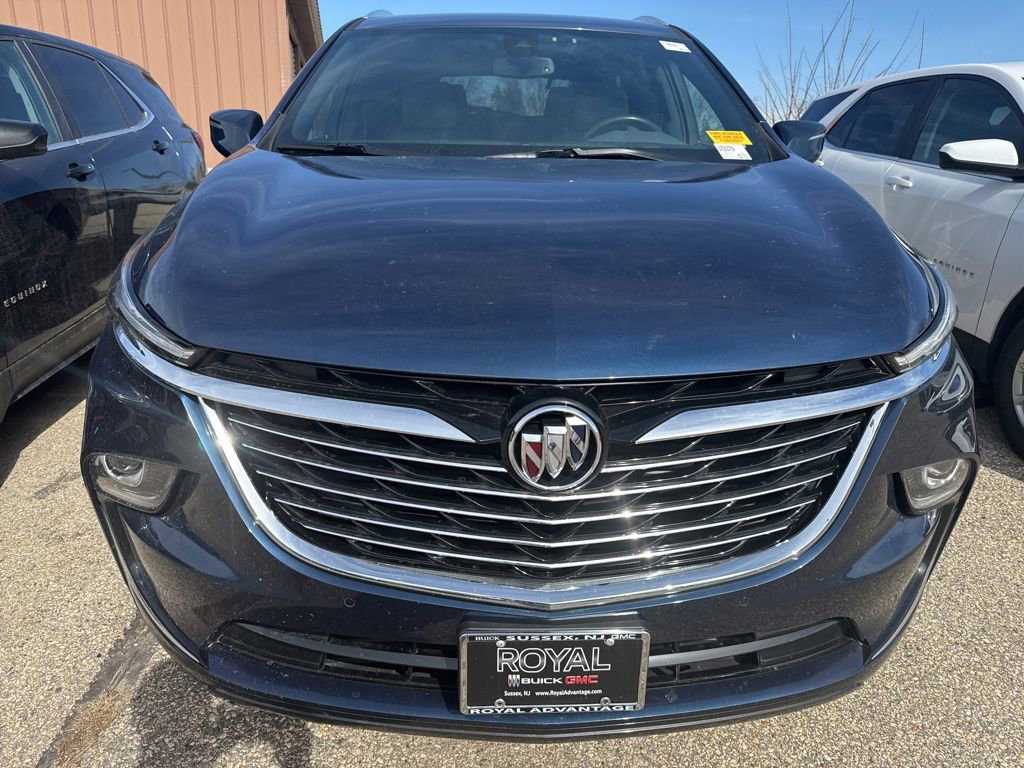 Used 2023 Buick Enclave Essence image 2