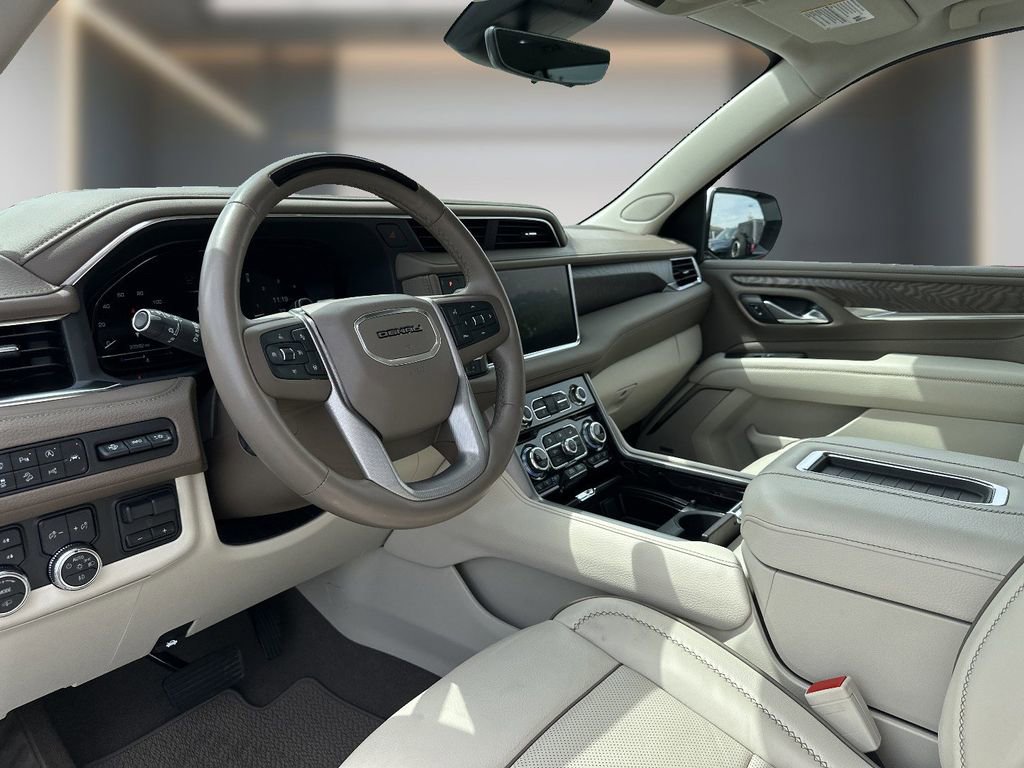 Certified 2024 GMC Yukon XL Denali w/ Denali Reserve Package AWD/4WD image 11