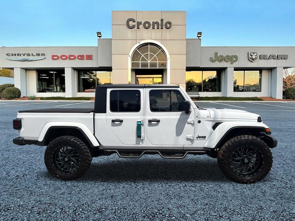 Used 2024 Jeep Gladiator Sport AWD/4WD image 2