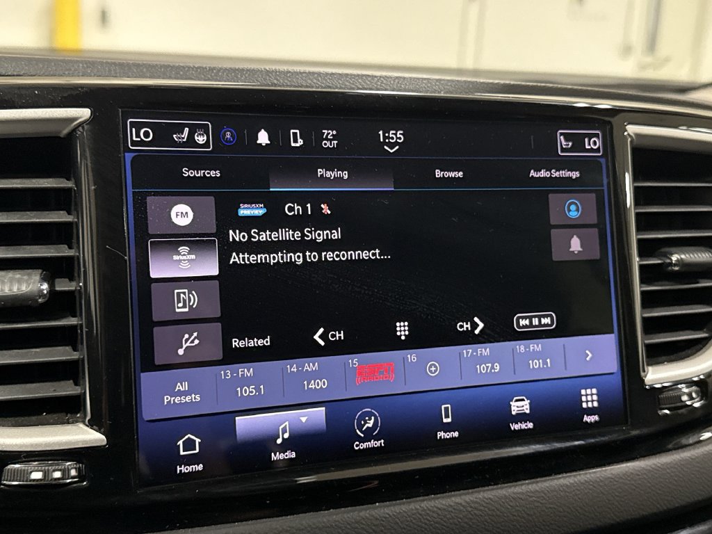 Used 2023 Chrysler Pacifica Touring-L FWD image 14