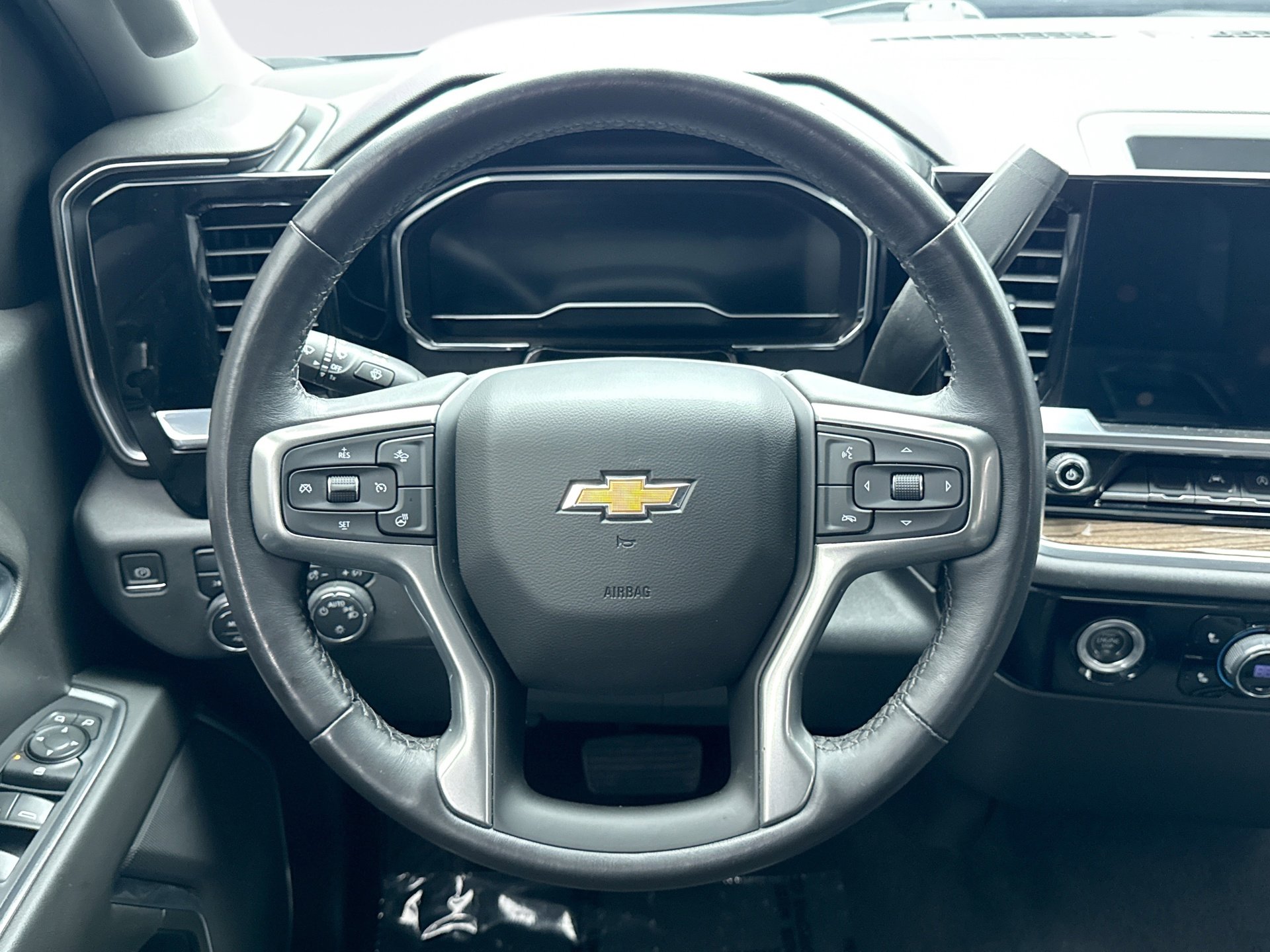 Used 2022 Chevrolet Silverado 1500 LT AWD/4WD image 12