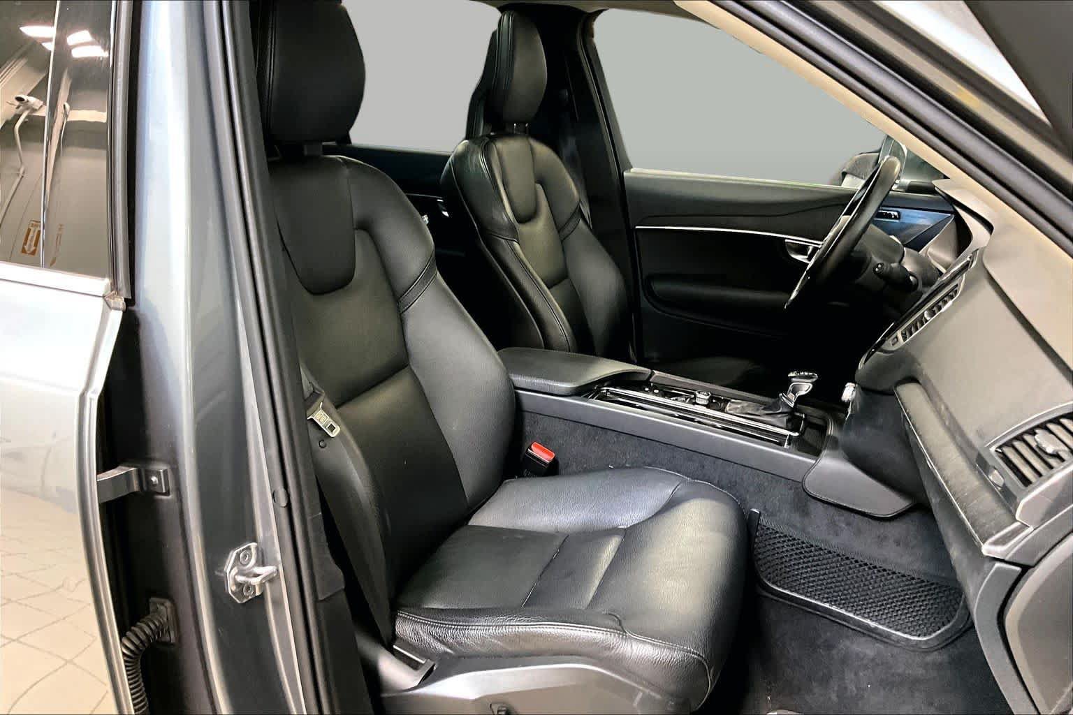 Used 2020 Volvo XC90 T6 Momentum w/ Protection Package Premier AWD/4WD image 8