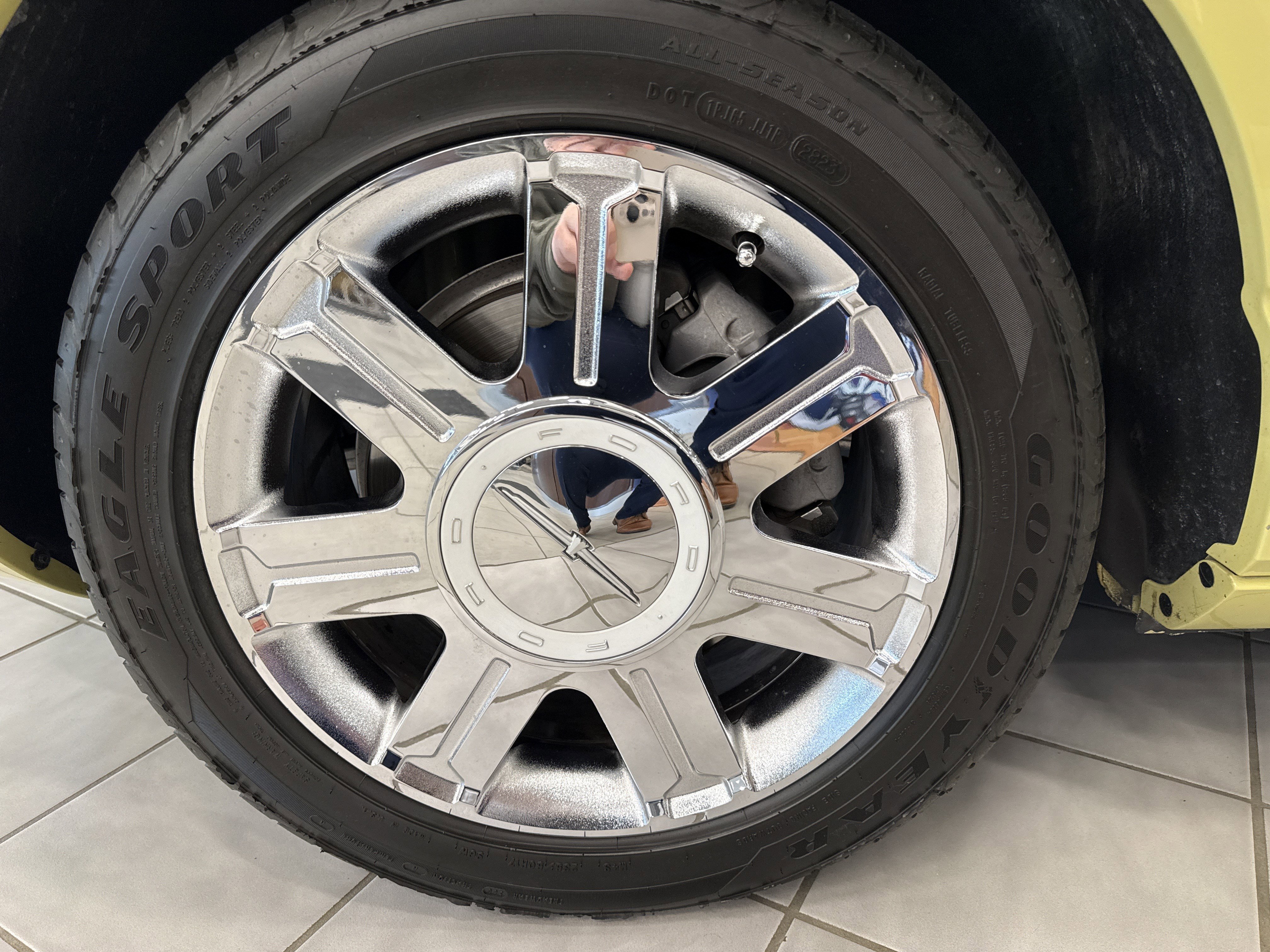 Used 2005 Ford Thunderbird image 13