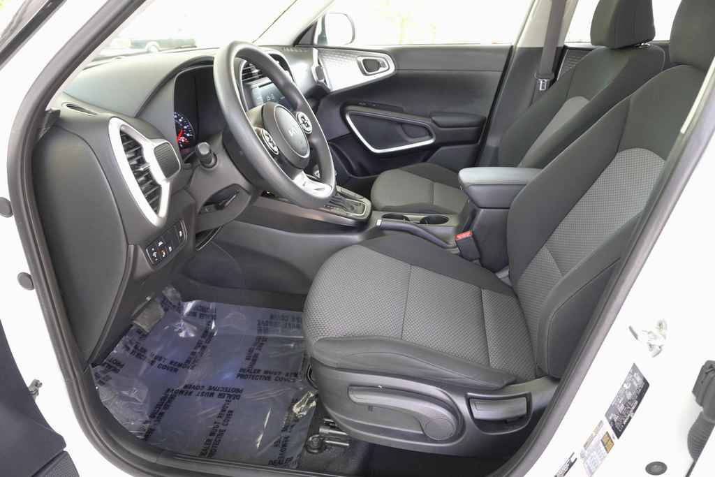 Used 2022 Kia Soul LX w/ Technology Package FWD image 9