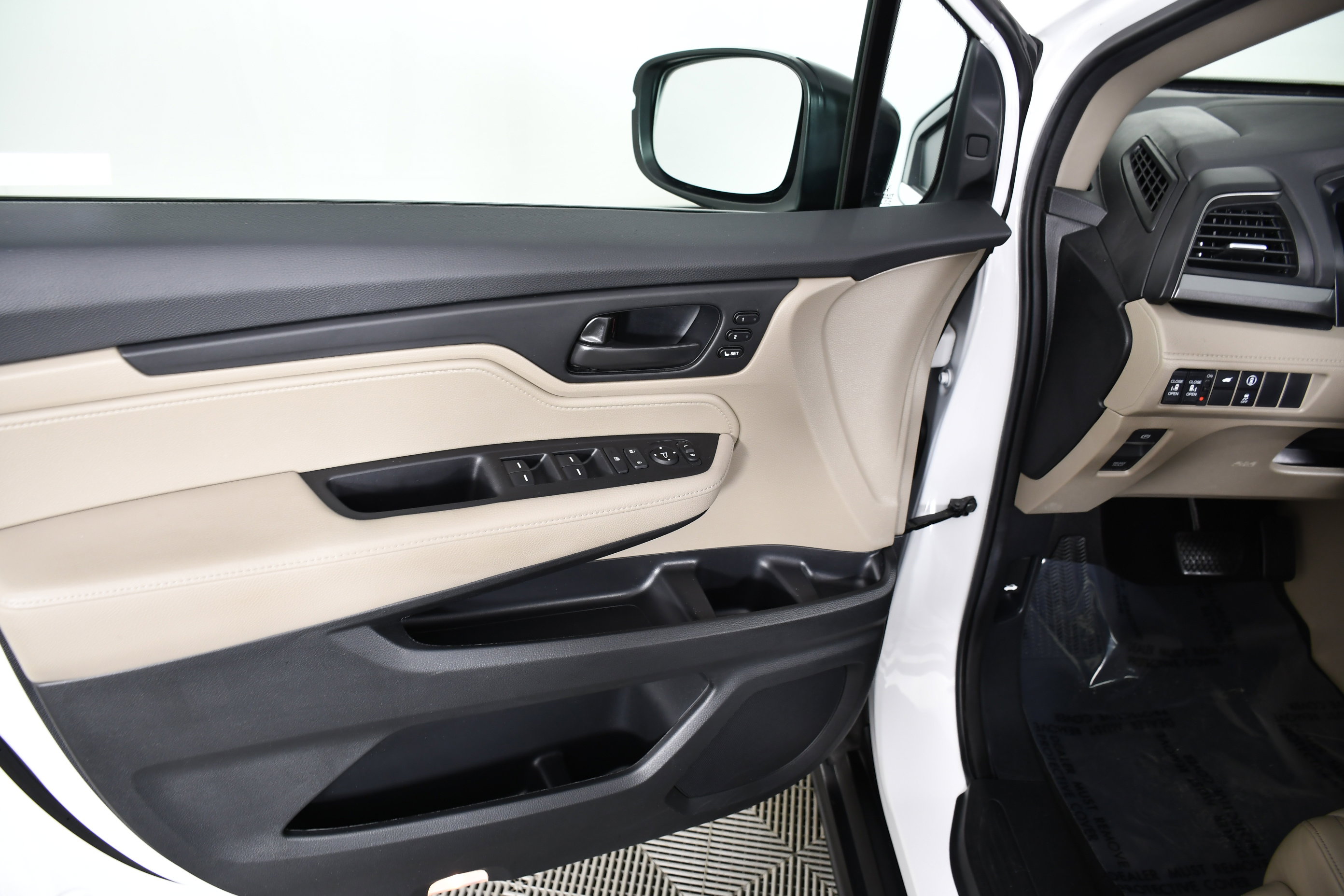Certified 2024 Honda Odyssey EX-L image 36