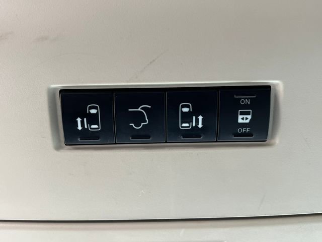 Used 2010 Chrysler Town & Country Touring w/ Safetytec Group image 27