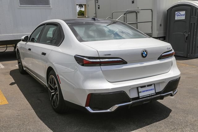 Used 2025 BMW 740i xDrive AWD/4WD image 8