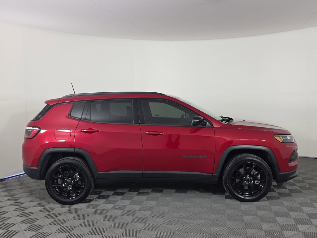 Used 2025 Jeep Compass Latitude w/ Altitude Special Edition AWD/4WD image 8