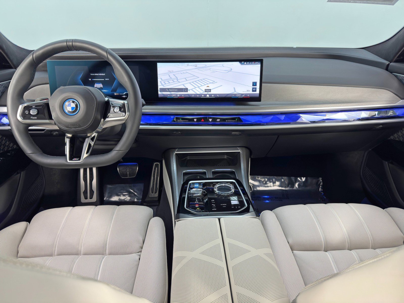 Used 2023 BMW i7 xDrive60 w/ Executive Package 2 image 13