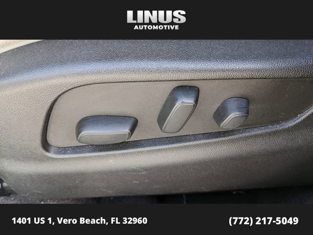 Used 2023 Cadillac XT4 Luxury w/ Cold Weather Package image 21