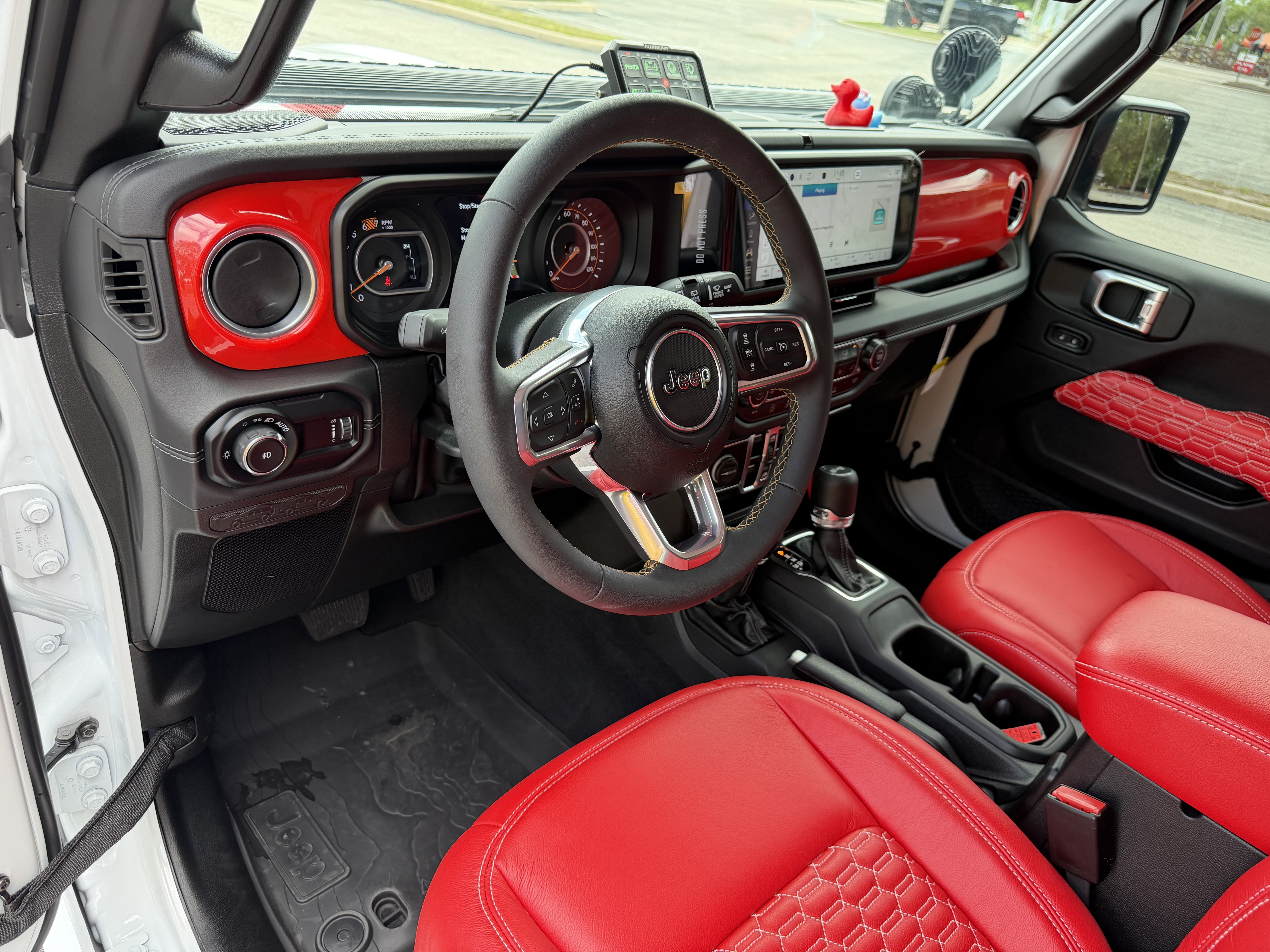 Used 2025 Jeep Wrangler Unlimited Sahara AWD/4WD image 22