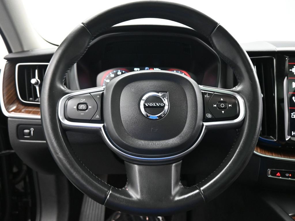 Used 2021 Volvo XC60 T5 Momentum w/ Premium Package image 15
