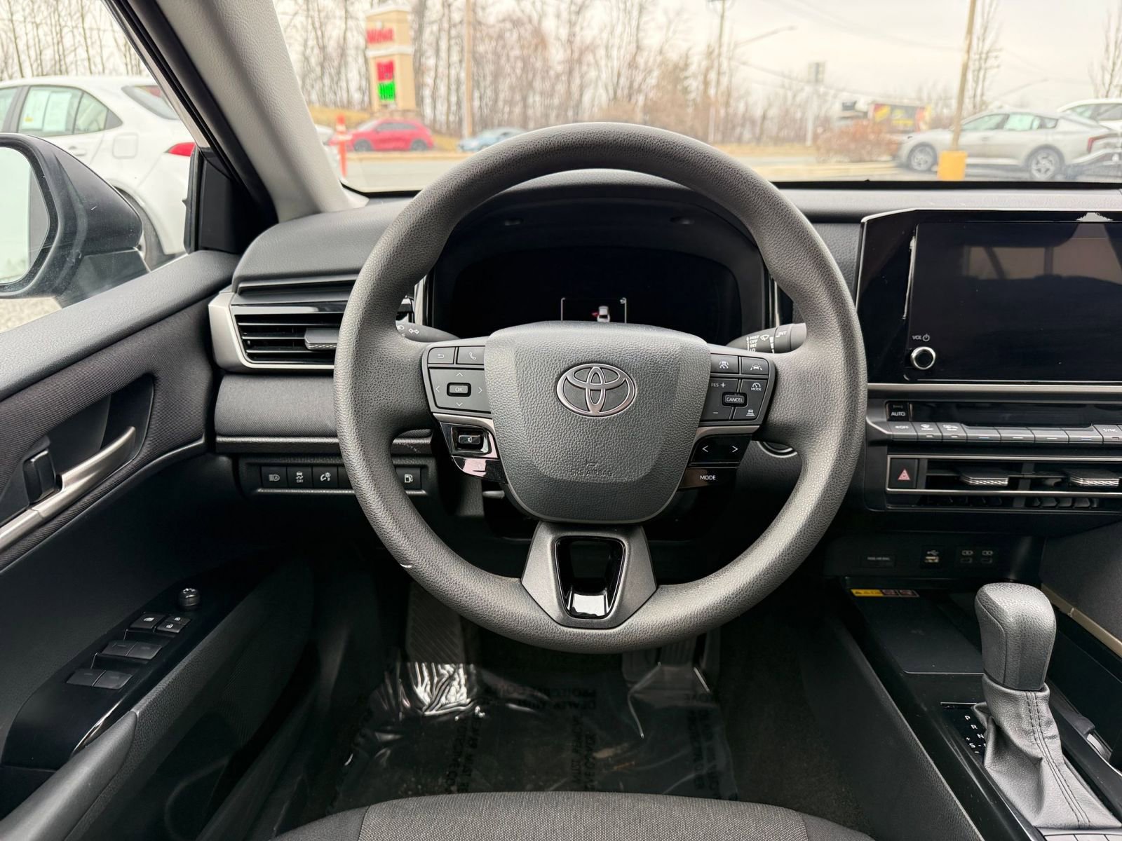 Used 2025 Toyota Camry LE image 28