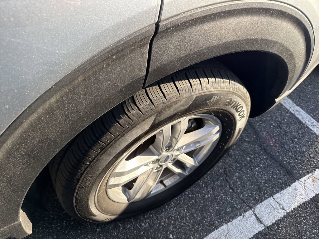 Used 2023 Ford Explorer XLT w/ Equipment Group 202A AWD/4WD image 12