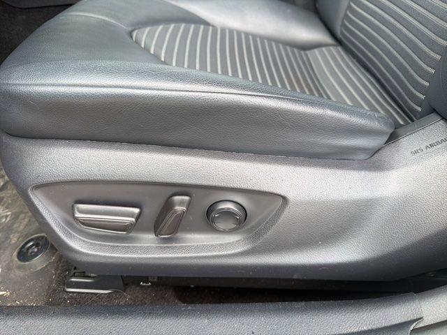 Used 2020 Toyota Camry SE FWD image 11