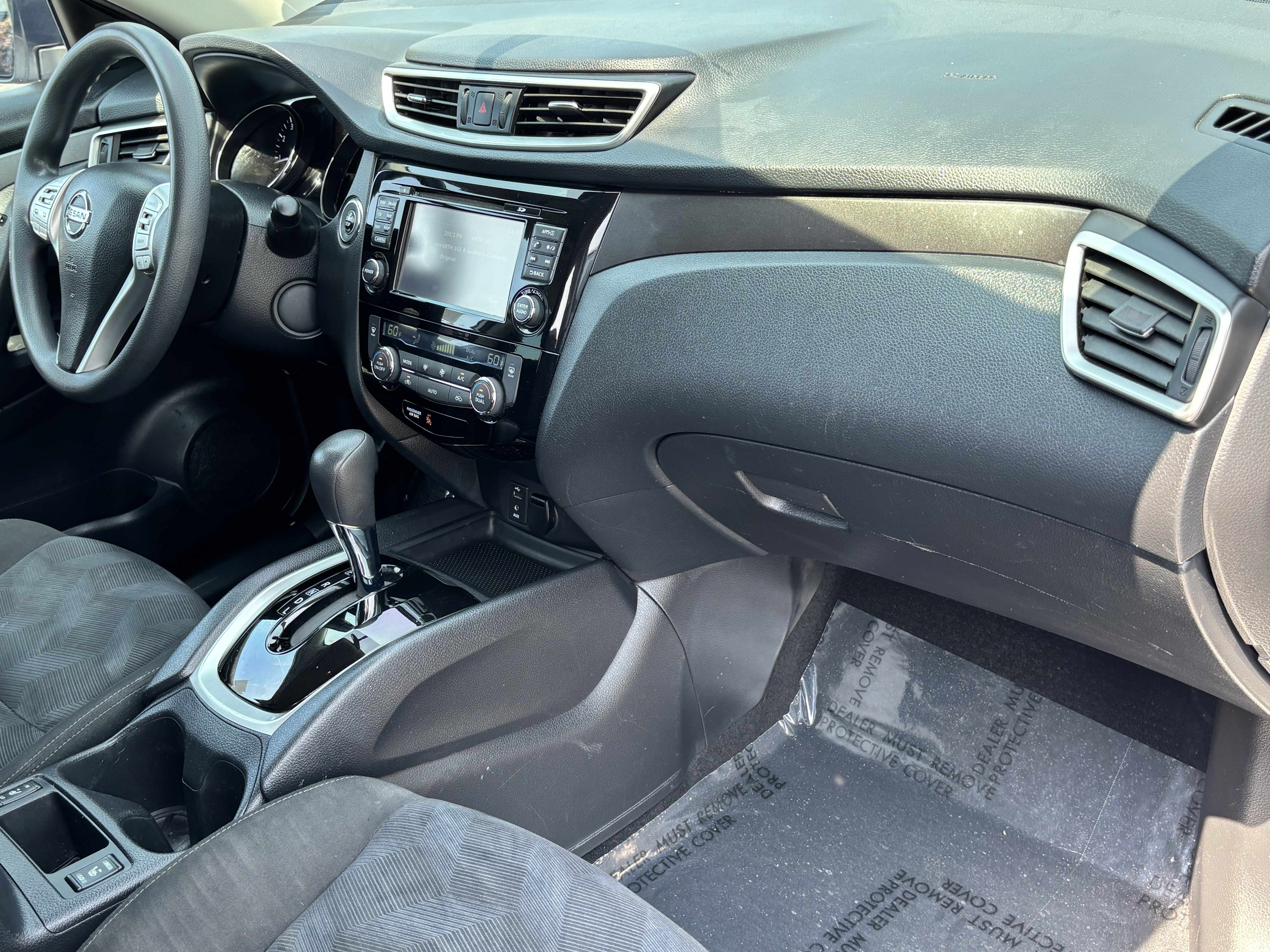 Used 2015 Nissan Rogue SV w/ SV Premium Package image 12
