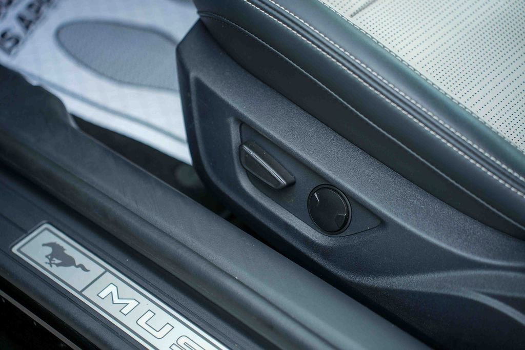 Used 2025 Ford Mustang Premium RWD image 27