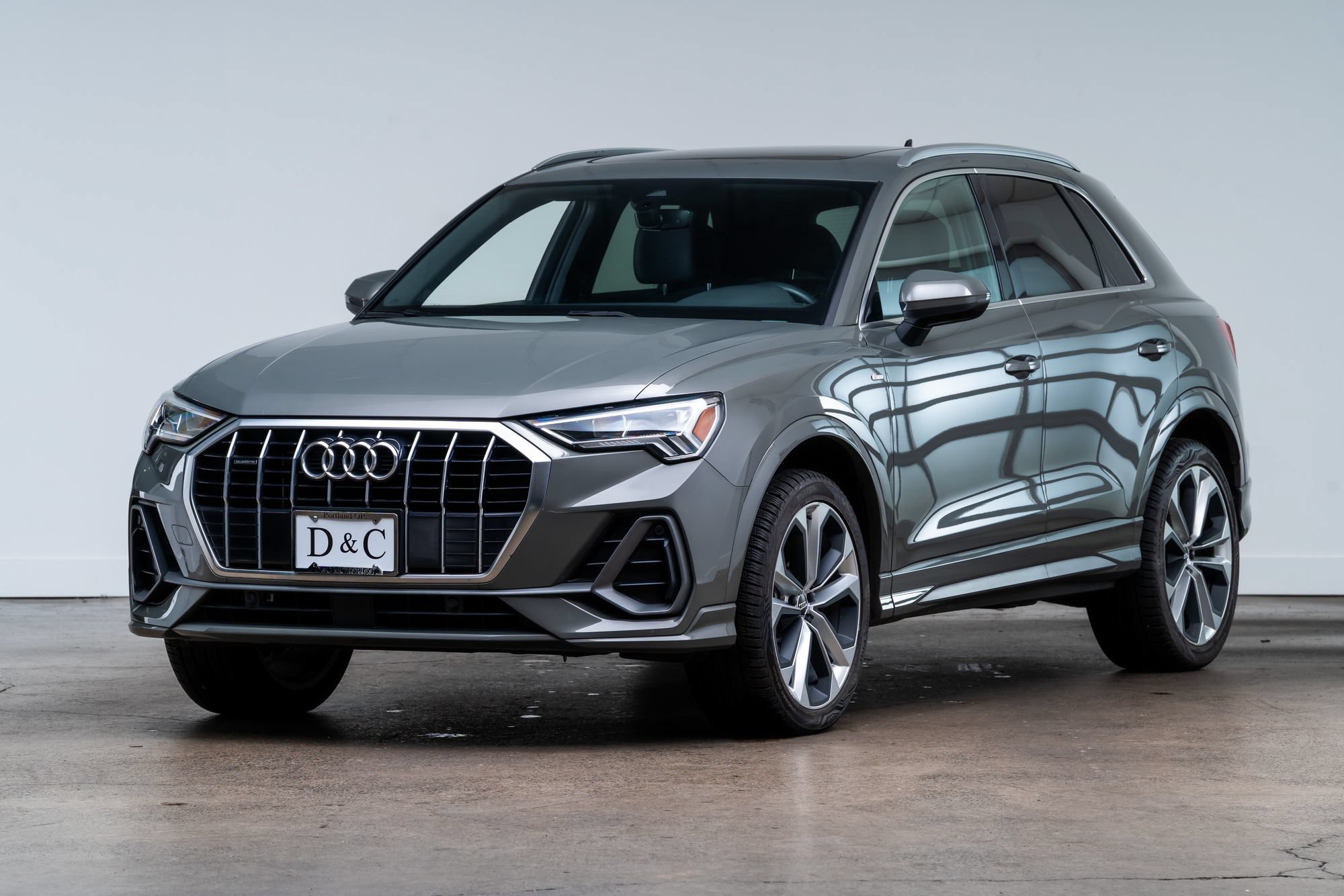 Used 2021 Audi Q3 2.0T Premium Plus w/ Premium Plus Package AWD/4WD image 3