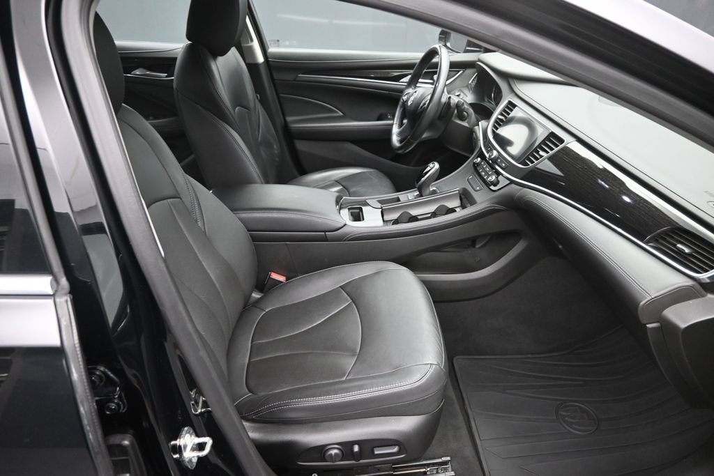 Used 2018 Buick LaCrosse Essence w/ Sun and Shade Package FWD image 11