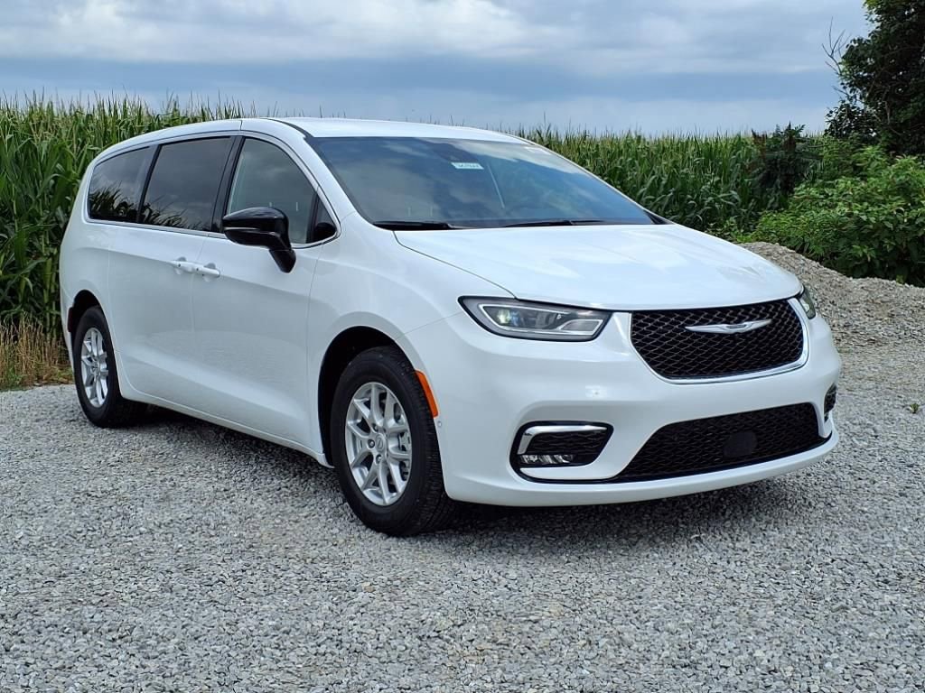 New 2025 Chrysler Pacifica Select image 2