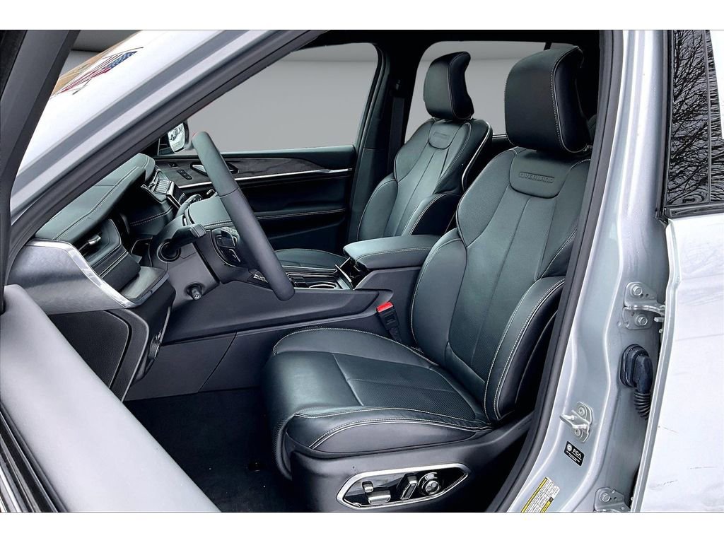 Certified 2025 Jeep Grand Cherokee Overland w/ Luxury Tech Group IV image 22