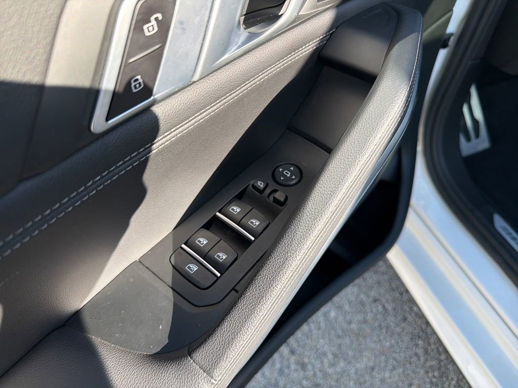 Used 2021 BMW X6 xDrive40i w/ M Sport Package image 17