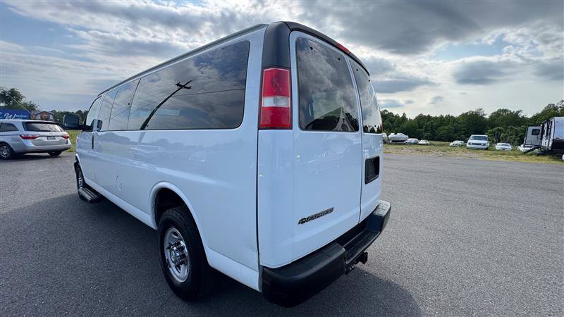 Used 2017 Chevrolet Express 3500 LS RWD image 21