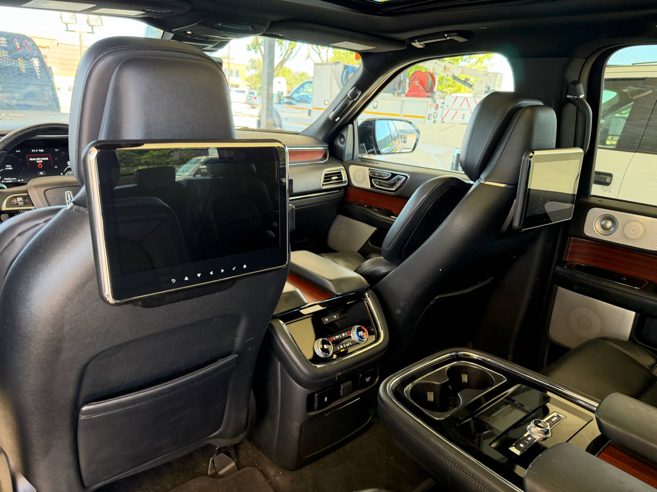 Used 2020 Lincoln Navigator Reserve w/ Luxury Package image 34