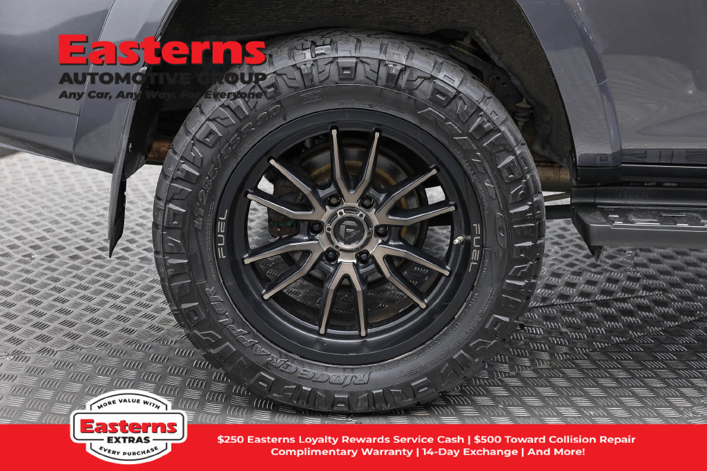 Used 2017 Toyota 4Runner SR5 AWD/4WD image 30