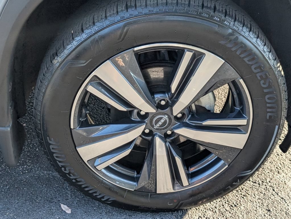 Certified 2025 Nissan Rogue SL FWD image 19