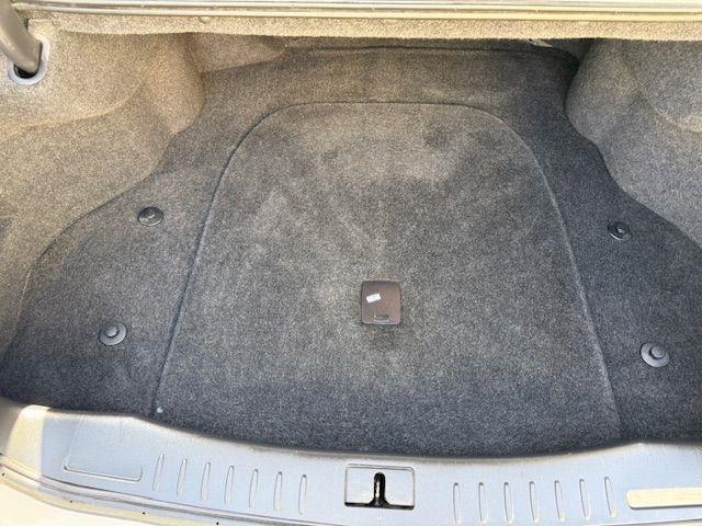 Used 2011 Cadillac DTS FWD image 39