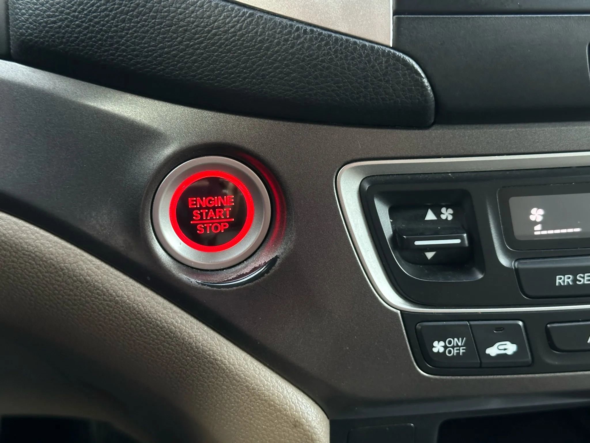 Used 2016 Honda Pilot LX image 33