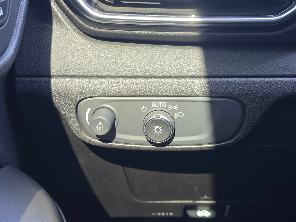 Used 2022 Chevrolet Bolt EUV LT w/ Convenience Package FWD image 33