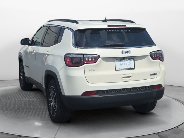 Used 2018 Jeep Compass Latitude w/ Popular Equipment Group FWD image 3