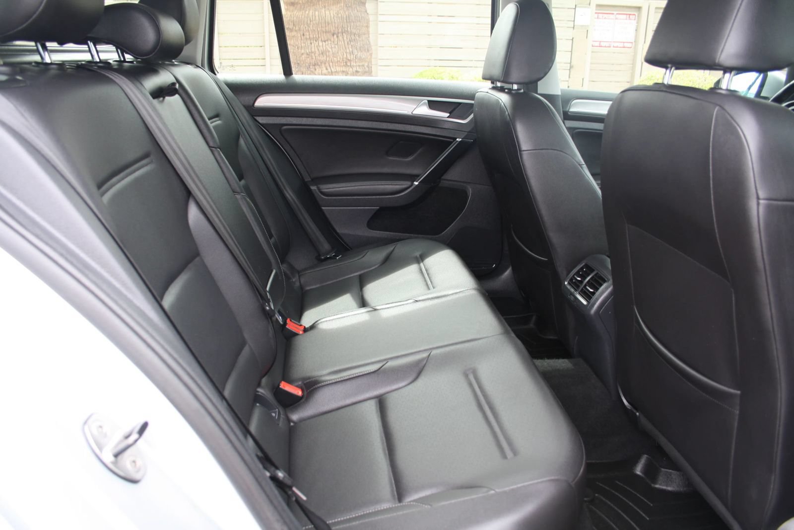 Used 2015 Volkswagen Golf SE w/ Lighting Package FWD image 22