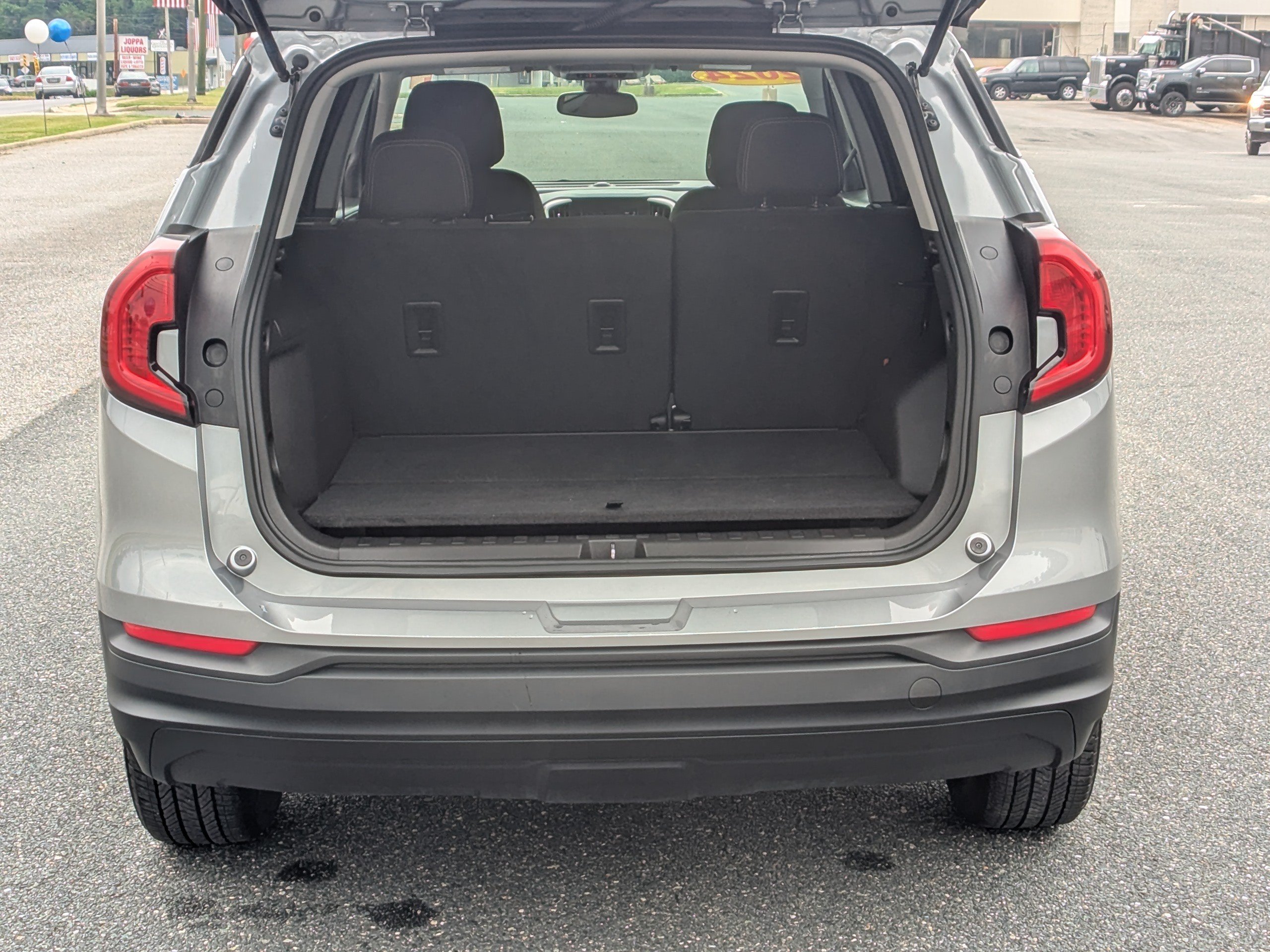 Used 2024 GMC Terrain SLE AWD/4WD image 8