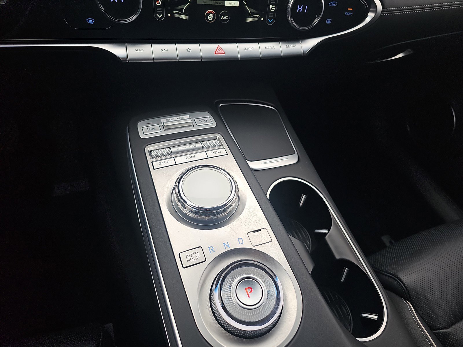 Used 2022 Genesis GV70 2.5T w/ Advanced Package image 26