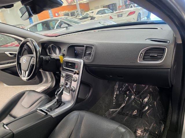 Used 2017 Volvo V60 T5 Cross Country w/ Climate Package AWD/4WD image 9
