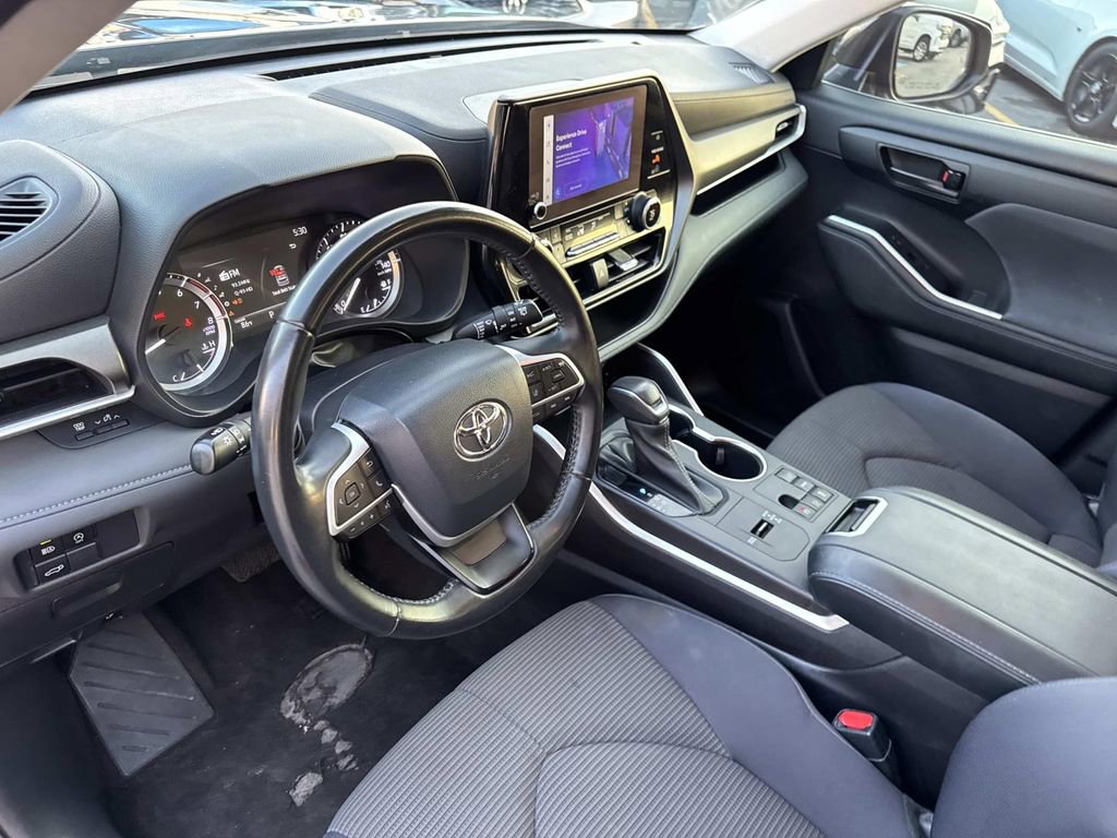 Used 2023 Toyota Highlander LE image 19
