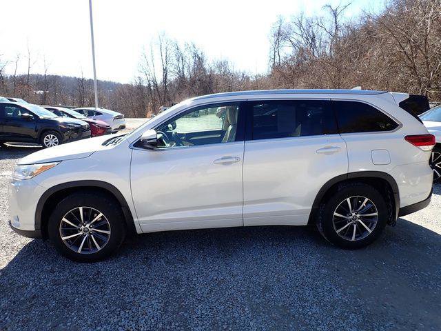 Certified 2017 Toyota Highlander XLE w/ Carpet Mat Package image 6