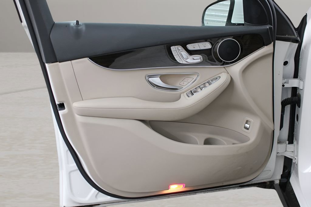 Used 2019 Mercedes-Benz GLC 300 image 10